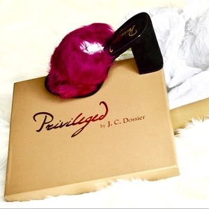 ‼️BRAND NEW‼️Faux fur slippers